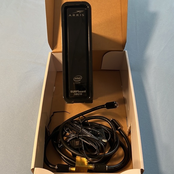 Cable modem + WiFi router - Picture 2 of 5